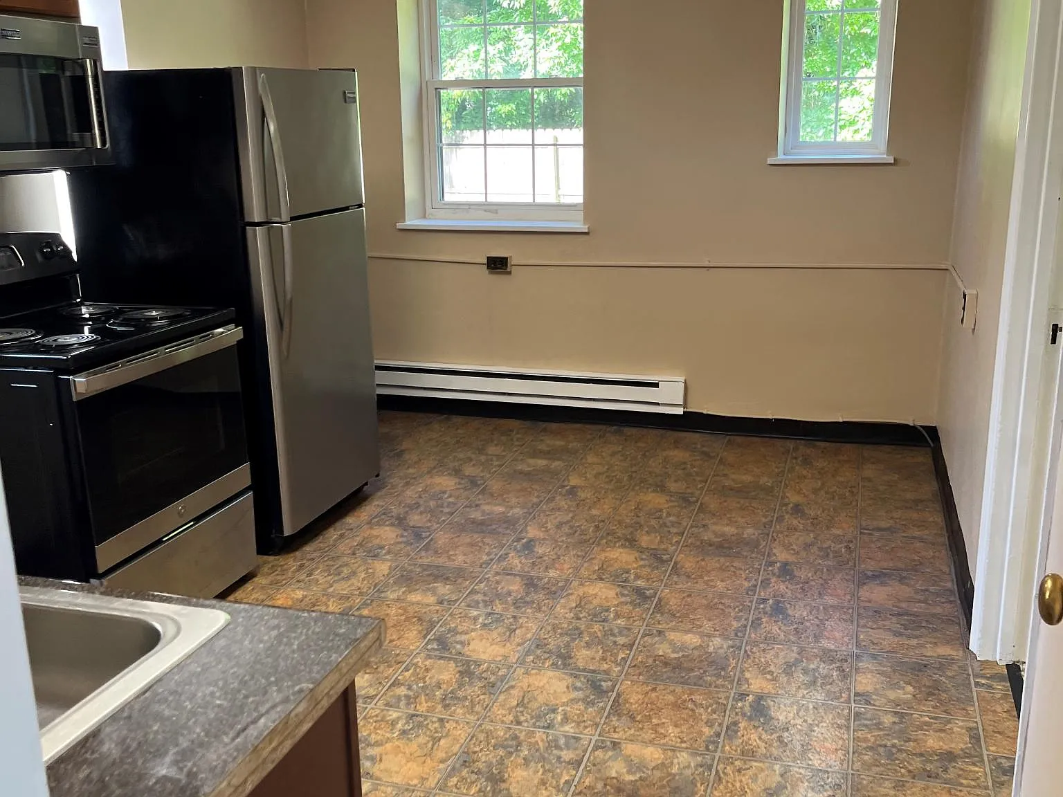 1 bed, $1,050 — Photo 2