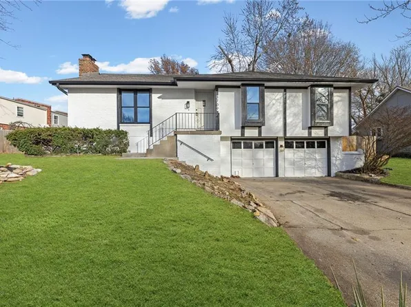 3709 NE Grant St, Lees Summit, MO 64064