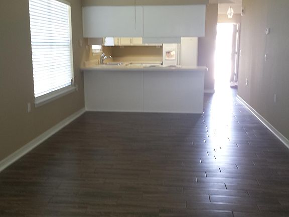 5th image of 5563 Meadow Creek Pl