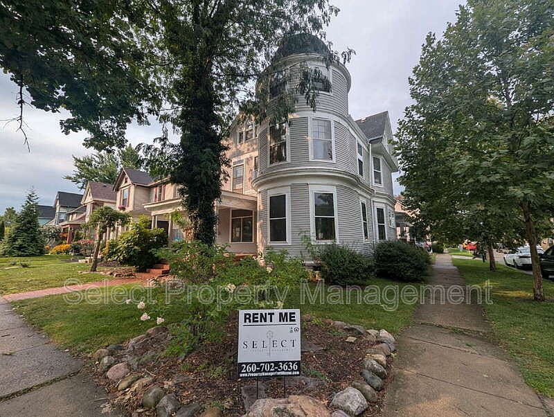 1st image of 1025 Crescent Ave