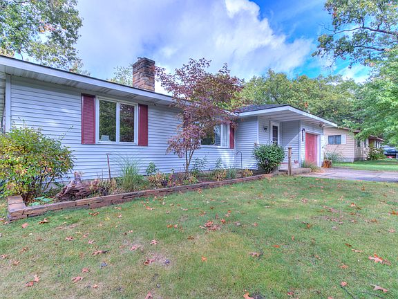 3rd image of 2742 Patricia Dr