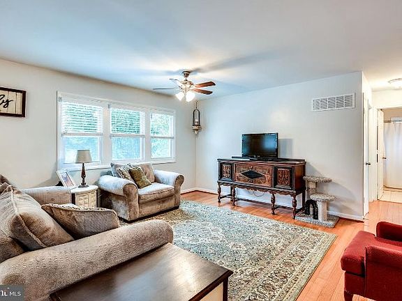 2nd image of 574 Welland Ct