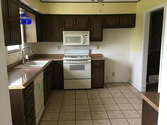 2nd image of 2716 Chantay Dr