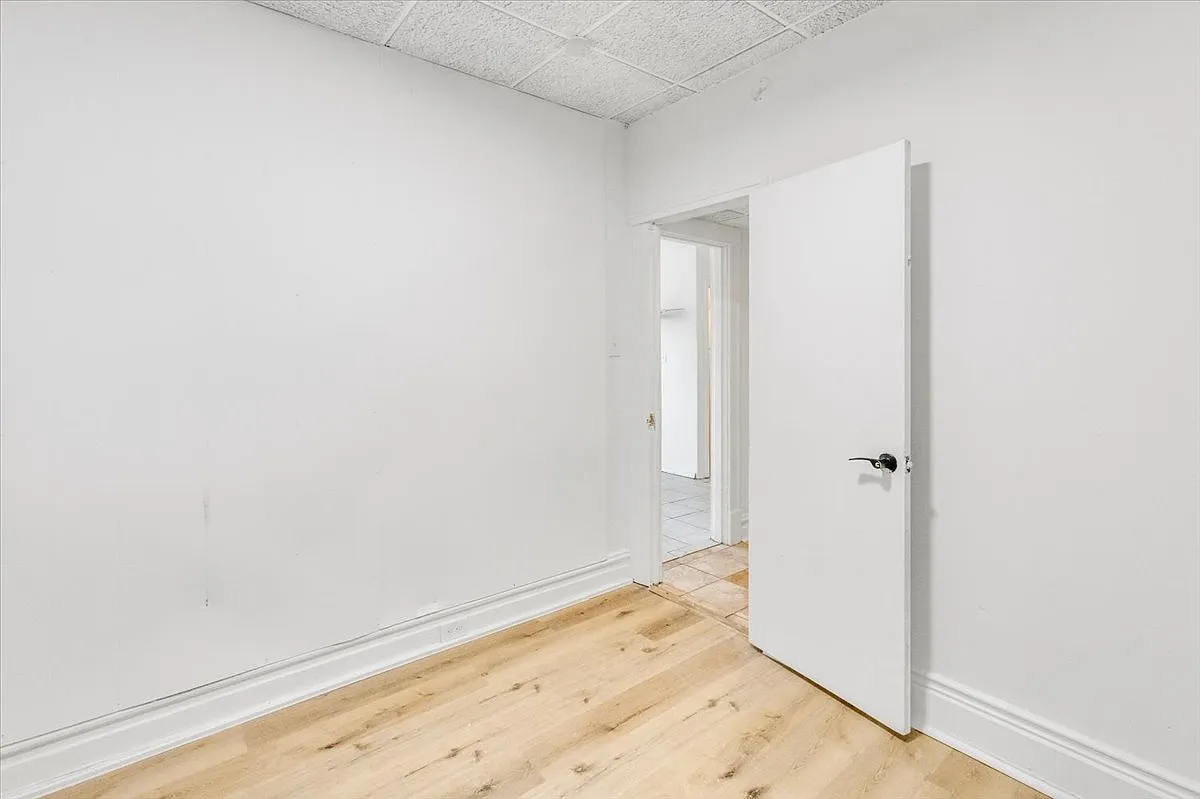 3831 Iowa Ave — Photo 1