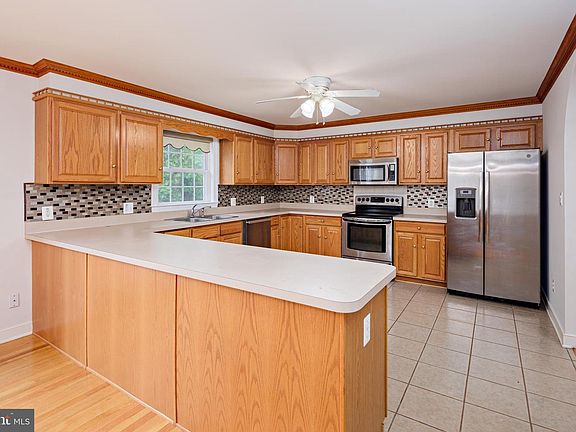 5th image of 907 Woodhaven Ct