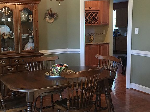 5th image of 11 Woodmere Cir