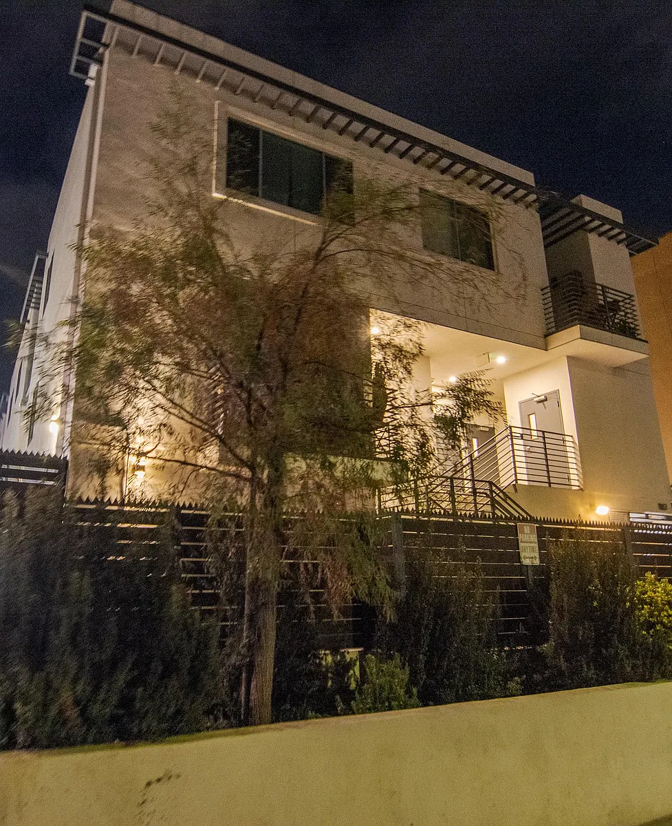 Building Photo - 1183 Crenshaw Blvd #201