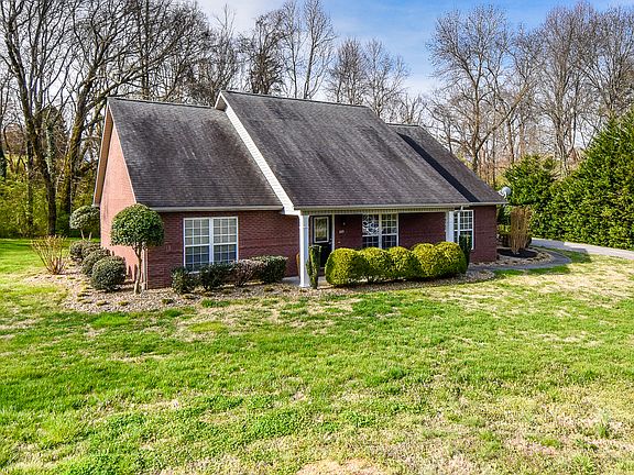 3rd image of 809 Lafayette Ln