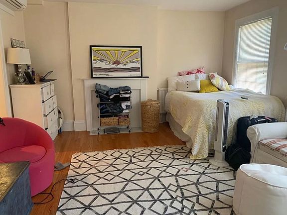 3rd image of 105 Pinckney St #5