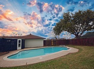 601 Walnut St, Lake Jackson, TX 77566