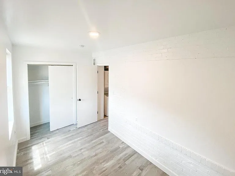 1537 Kenilworth Ave NE — Photo 11
