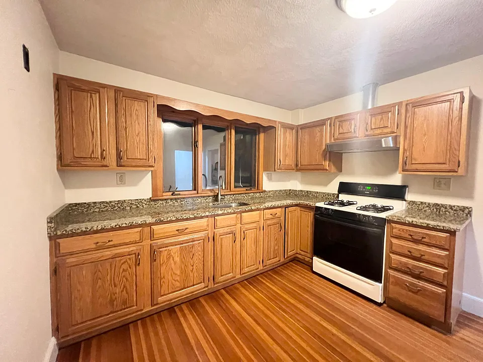 382 Beale St #3