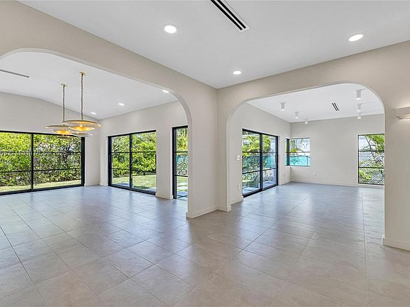 5th image of 1323 Cleveland Rd