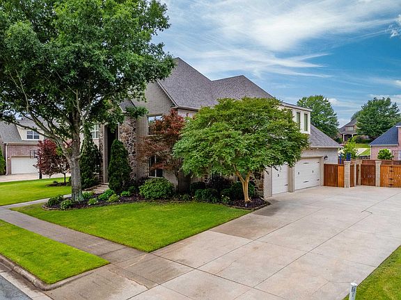 2nd image of 235 Buckland Cir
