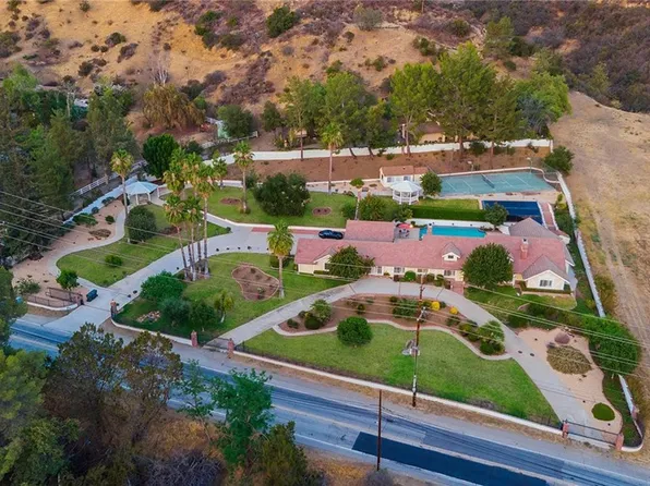 24592 Mulholland Hwy, Calabasas, CA 91302