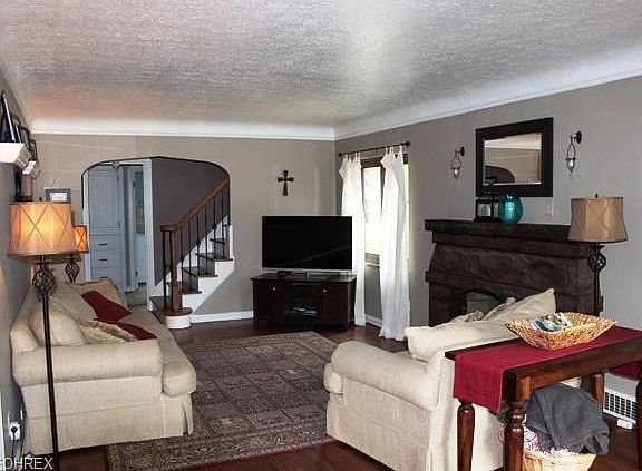 3rd image of 17201 Woodbury Ave