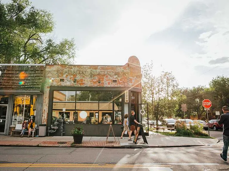 Kaos Pizza, Sushi Den, Isakaya, Ototo, Stella's Coffee, Jack's on Pearl, Bird, Tokyo Bakery, Que Bueno Suerte, Sexy Pizza, Uno Mas Taqueria all within the block. Platt Park Brewery, Park Burger, Sweet Cow, Quiero Arepas just two more block away.