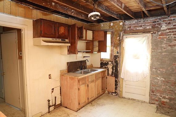 3rd image of 2720 Masterson Ave