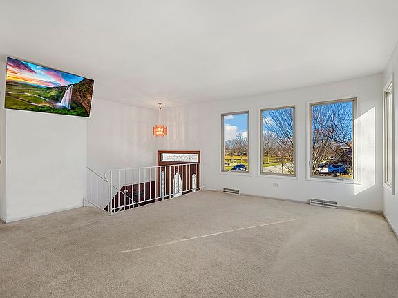 4th image of 16030 Ozark Ave