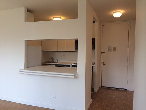 3rd image of 500 W 43rd St APT 6F