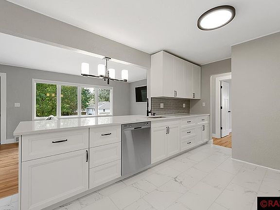 5th image of 408 James Ave