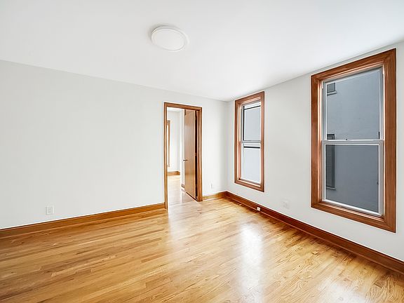 3rd image of 350 22nd St APT 2R