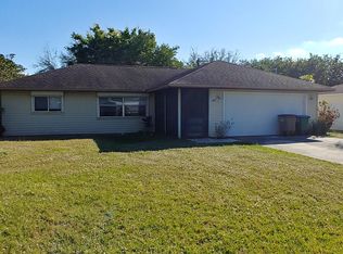 607 SE Santa Barbara Pl, Cape Coral, FL 33990