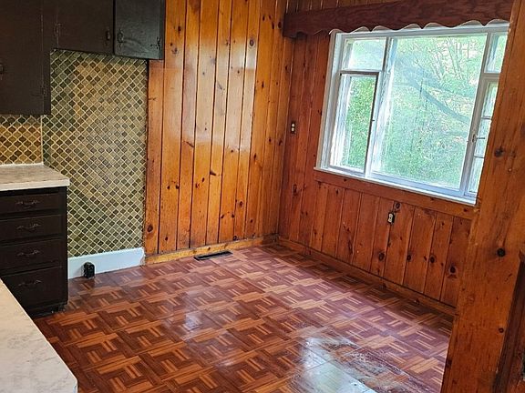 2nd image of 175 Rosewood Ter