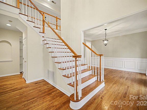 4th image of 117 Biscayne Ct