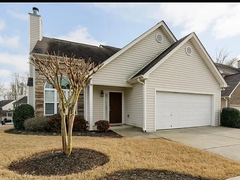 324 Greystone Pkwy — Photo 1