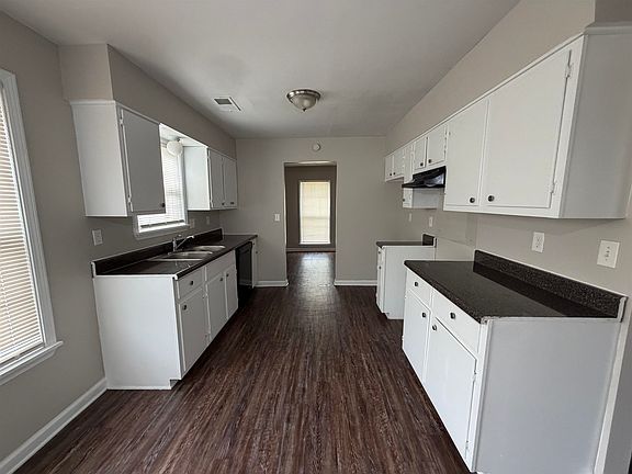 5th image of 3634 Sunnyside St