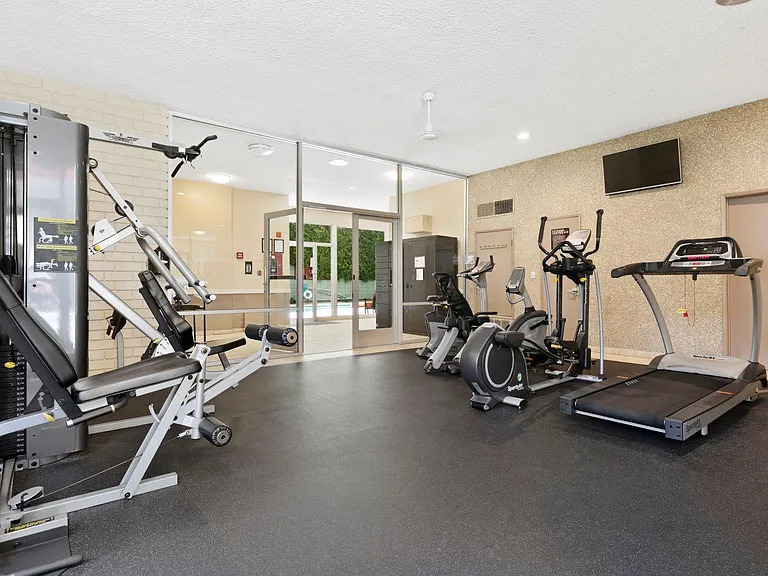 White Oak Terrace Apartments — Photo 43