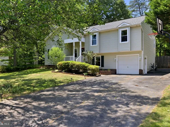 12 Argyle Hills Dr, Fredericksburg, VA 22405