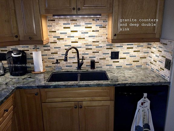 5th image of 300 Ocean Dr APT 20