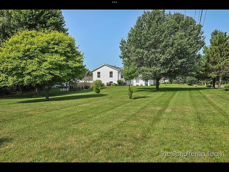 6330 Alger St — Photo 3