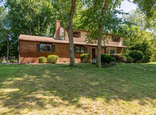 2 Queens Pl, Old Bridge, NJ 08857