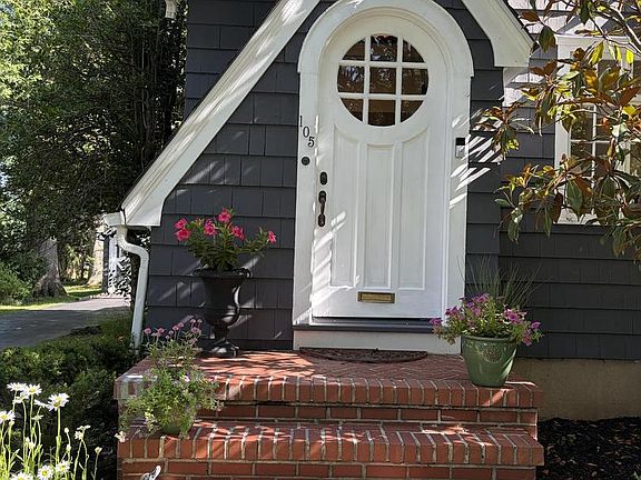 3rd image of 105 Laning Ave