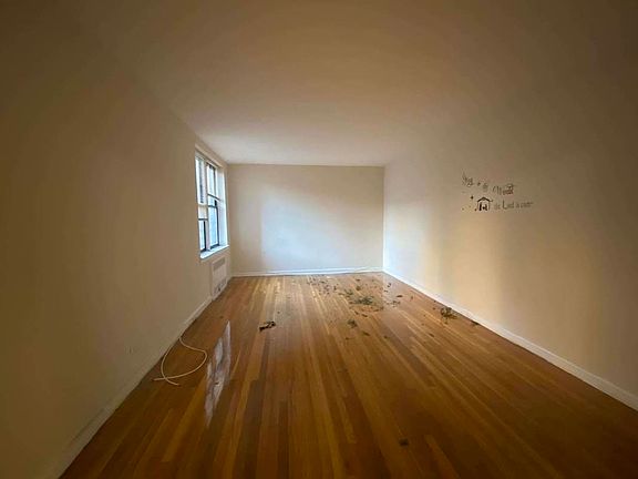 2nd image of 140-50 Burden Cres APT 1H