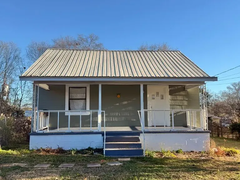 1607 3rd Ave — Photo 3