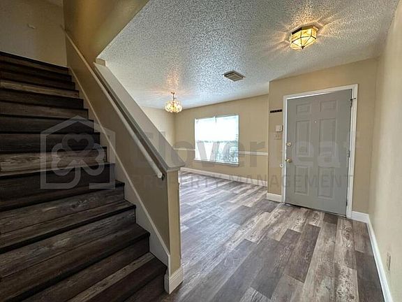 5th image of 7927 Chestnut Barr Dr