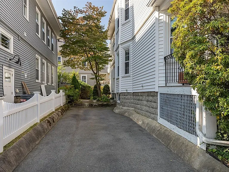 36 Peirce St #1 — Photo 10