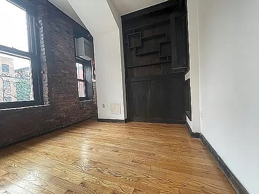 5th image of 441 E 12th St APT 1G