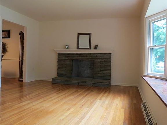 3rd image of 14 Limerick Ln