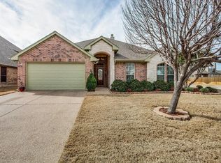 437 Nottingham Ct, Saginaw, TX 76179