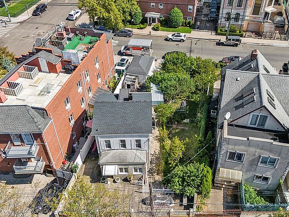 2nd image of 1163 Sheepshead Bay Rd