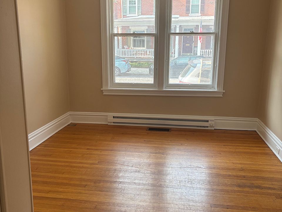 Front bedroom/office