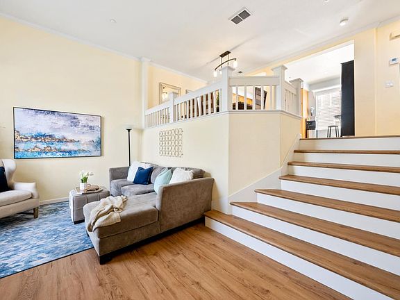 3rd image of 955 Costen Ct