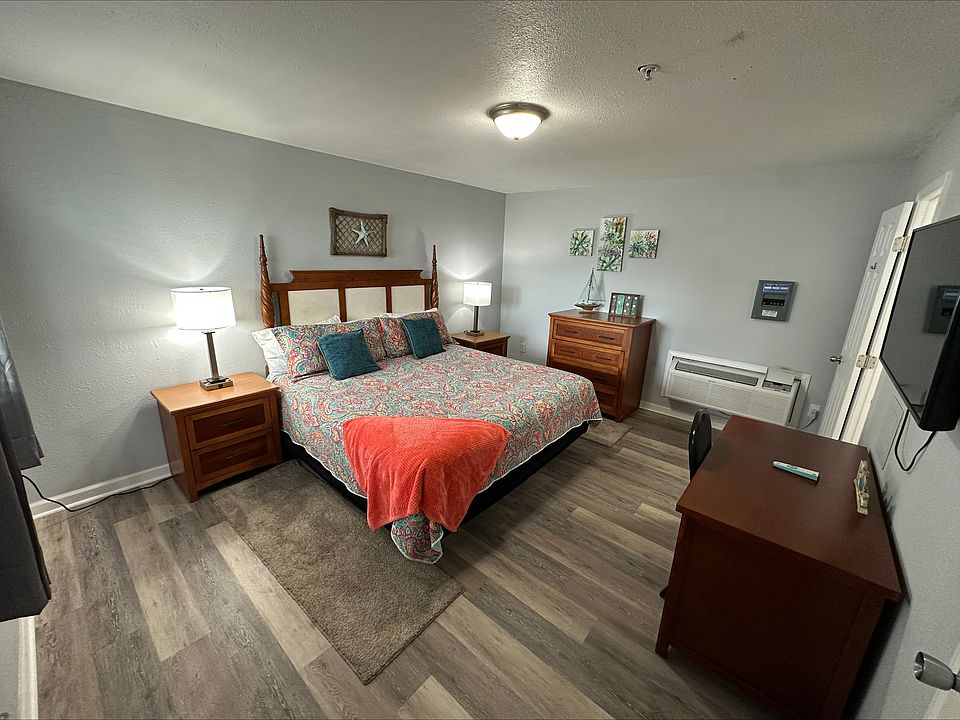 2nd image of 701 N Lake Park Blvd #223
