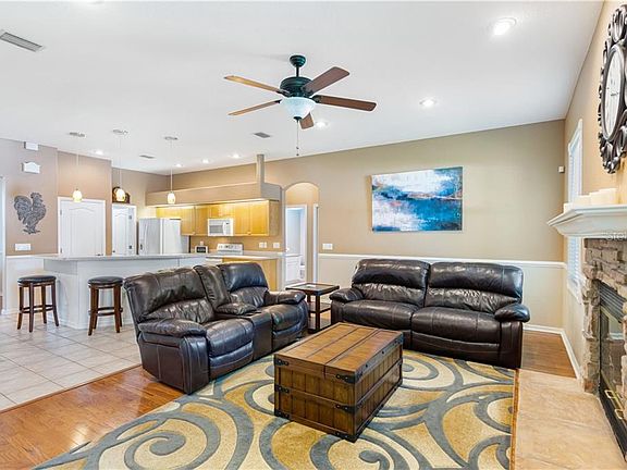 5th image of 4006 Valrico Grove Dr