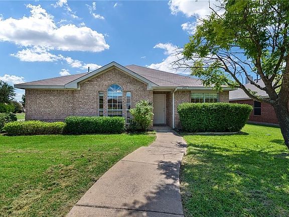 3rd image of 2901 Lakefield Dr